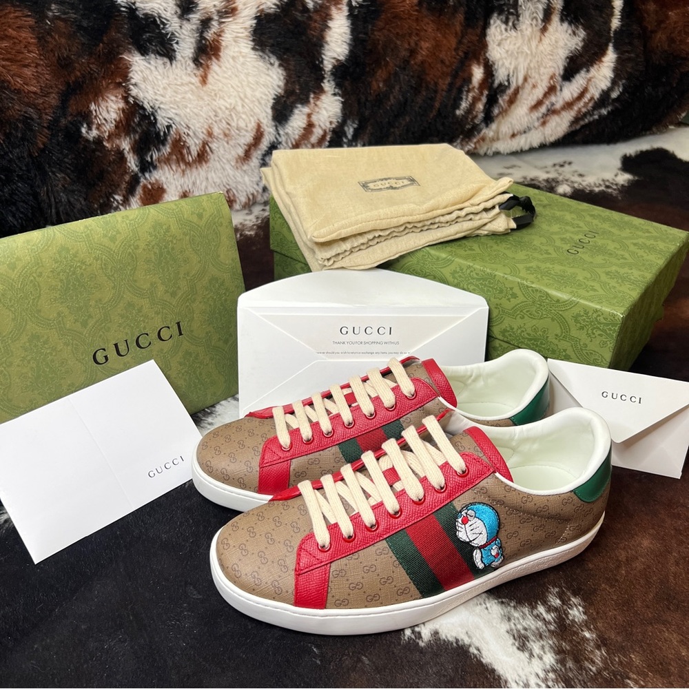 Gucci x Doraemon Sneakers - Picture 2 of 9